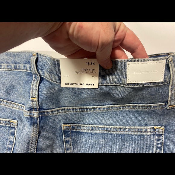 Something Navy High Rise Cigarette Ankle Slightly Distressed Jean NWT Size 18/34 - Picture 9 of 16
